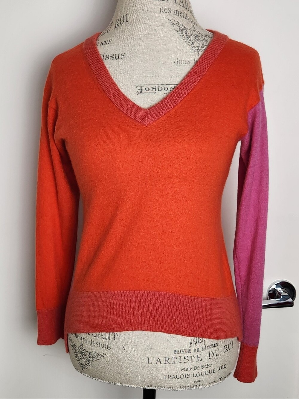 Cashmere Red &Pink Colorblock Vneck Sweater